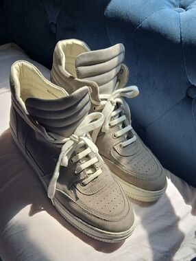 High-Top Mens 43 Sneakers in Taupe Gray National Standard